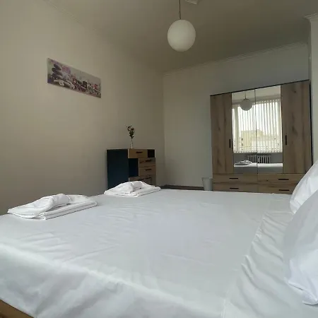 Апартаменты Spacious And Stylish Flat In The Center Of -white Harmony *